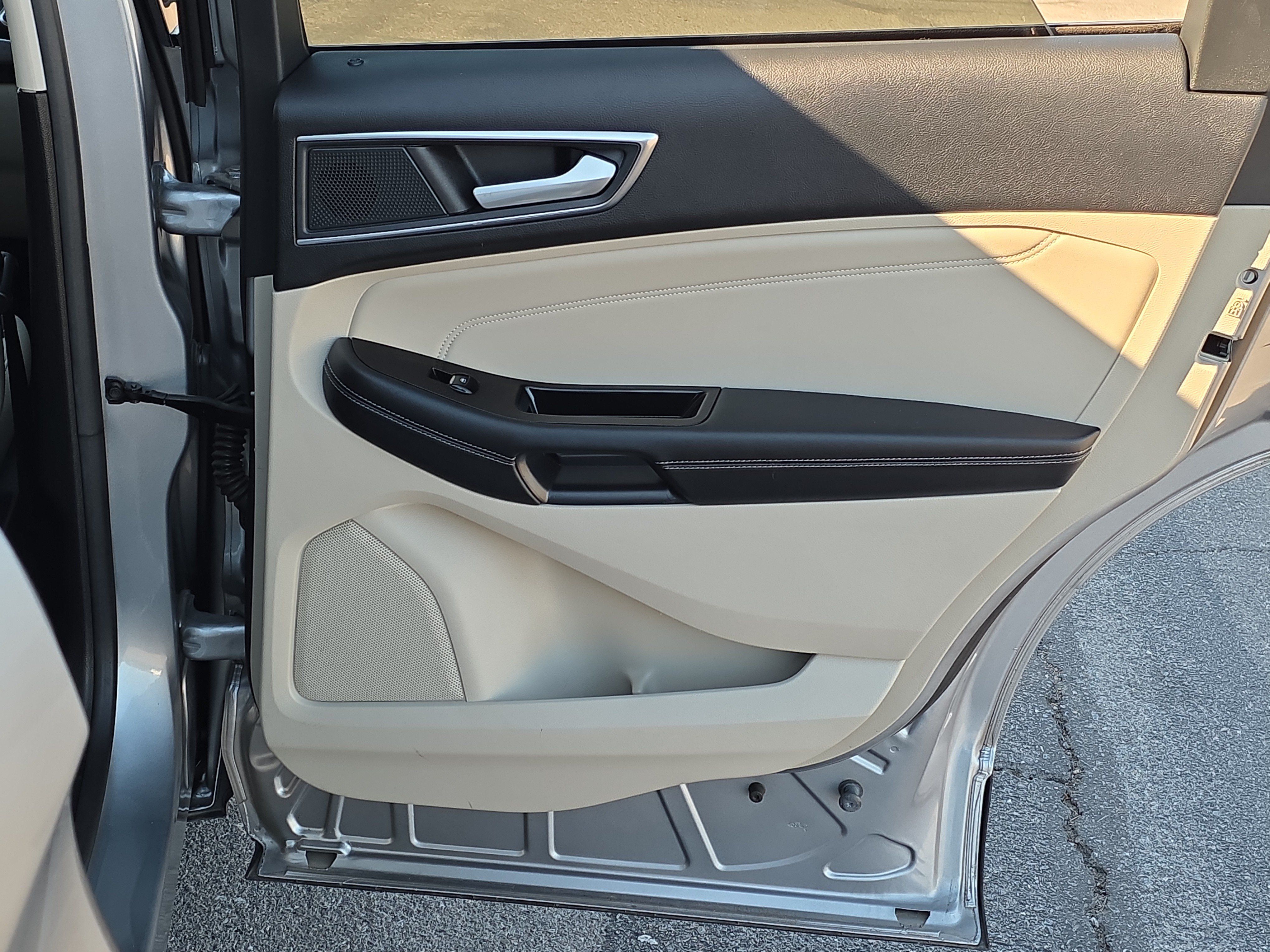 Used 2020 Ford Edge Titanium w/ Cargo Accessory Package AWD/4WD image 27