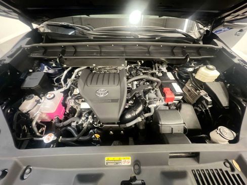 Used 2023 Toyota Highlander Platinum image 11