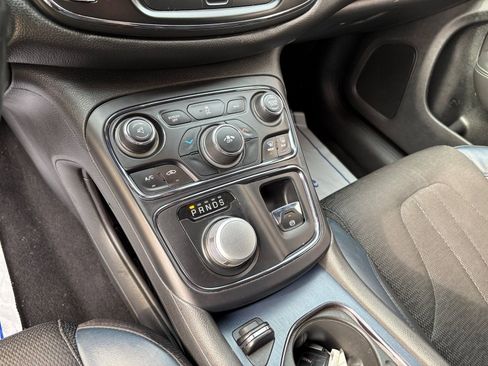 Used 2015 Chrysler 200 S image 26
