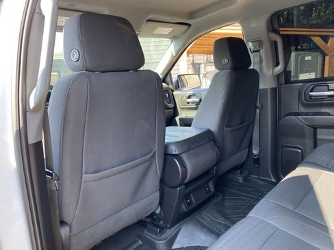 Used 2022 Chevrolet Silverado 1500 Custom Trail Boss AWD/4WD image 15