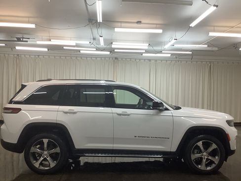 Used 2023 Jeep Grand Cherokee Limited image 5