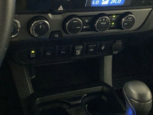 Used 2022 Toyota Tacoma TRD Sport w/ Technology Package image 23