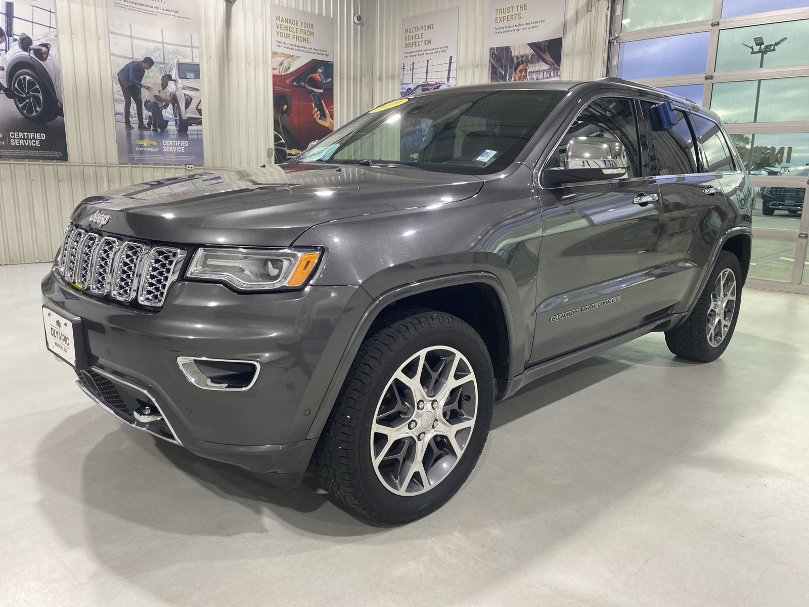 Used 2019 Jeep Grand Cherokee Overland AWD/4WD image 4