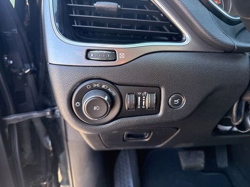 Used 2019 Jeep Cherokee Limited FWD image 24