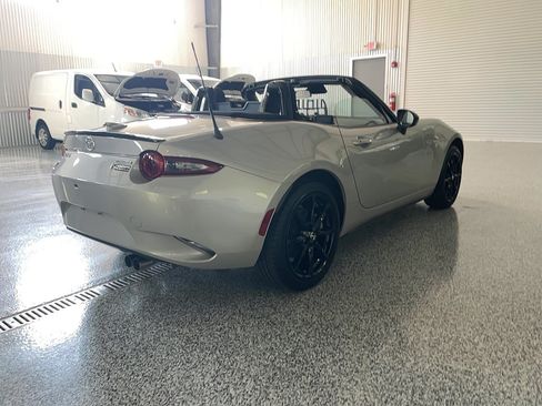 Used 2023 MAZDA MX-5 Miata Club RWD image 9