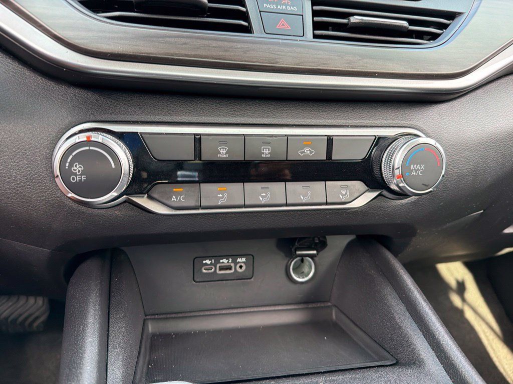 Used 2025 Nissan Altima 2.5 SV FWD image 12