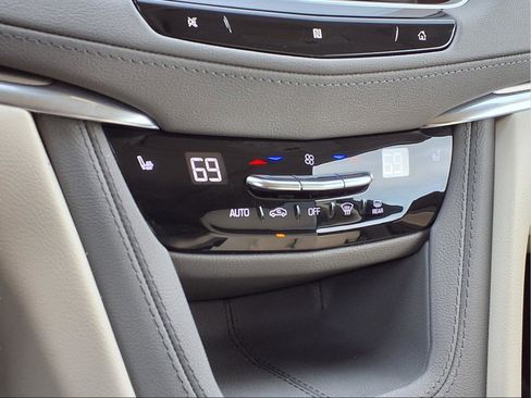 Used 2021 Cadillac XT5 Premium Luxury w/ LPO, Floor Liner Package AWD/4WD image 10