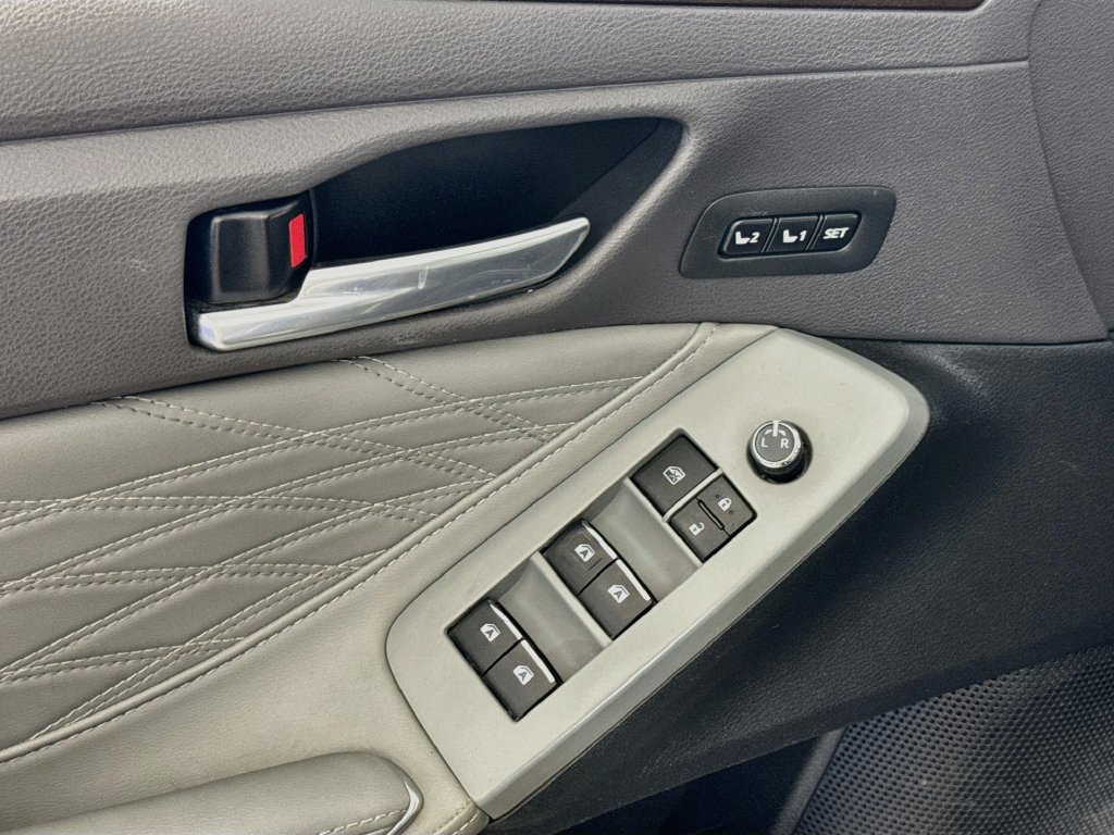 Used 2020 Toyota Avalon Limited w/ Advanced Safety Package FWD image 18