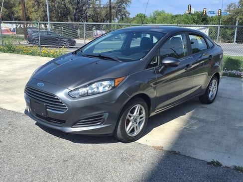 Used 2017 Ford Fiesta SE FWD image 3