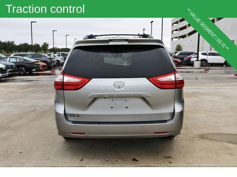 Used 2018 Toyota Sienna XLE image 7