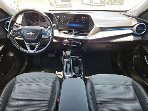 Used 2025 Chevrolet Trax LT w/ LT Convenience Package FWD image 19