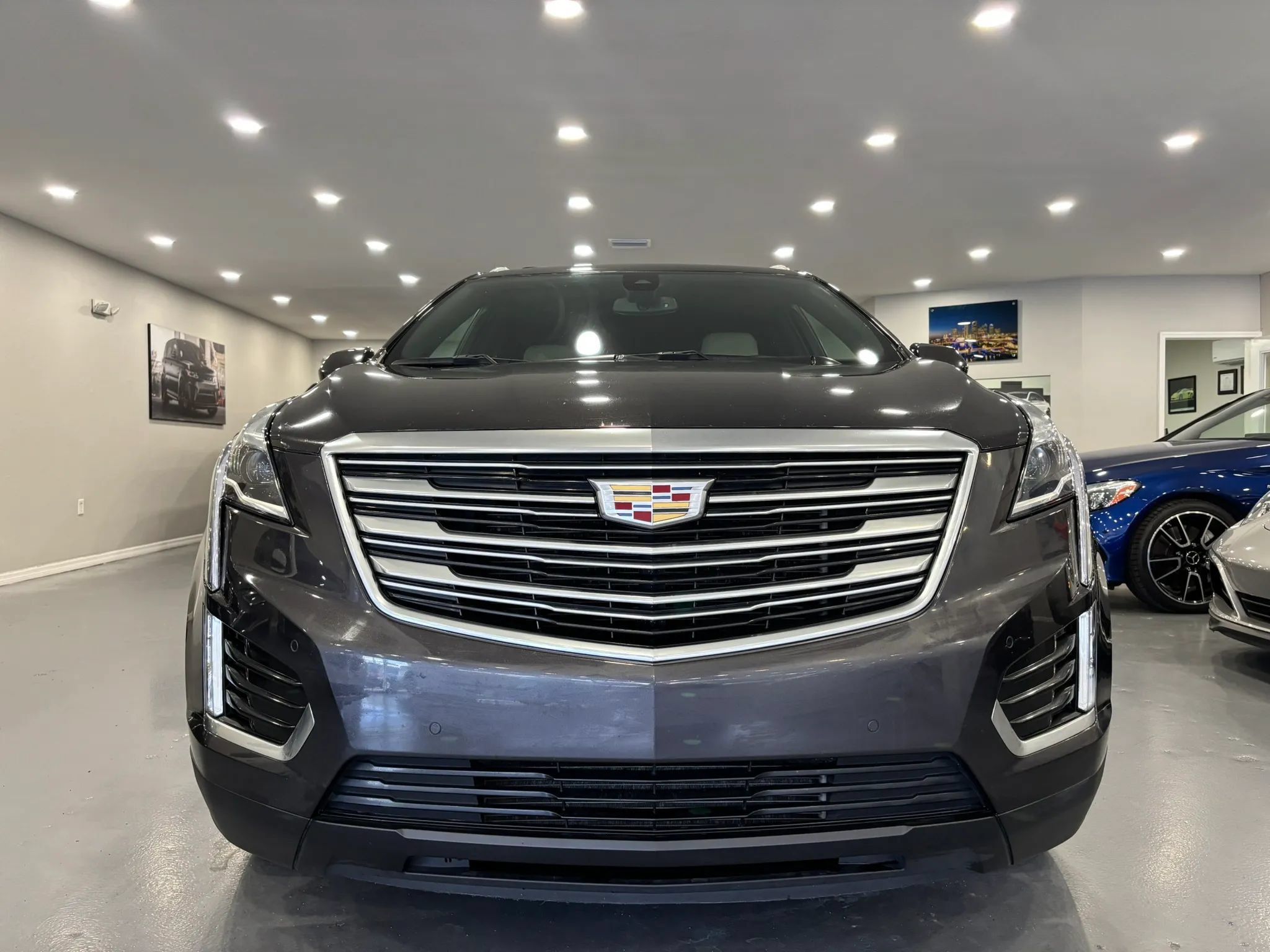 Used 2018 Cadillac XT5 Premium Luxury FWD image 2