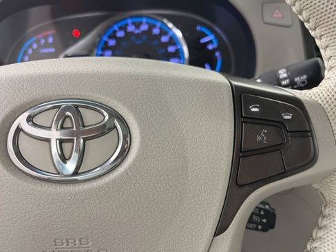 Used 2013 Toyota Sienna XLE image 10