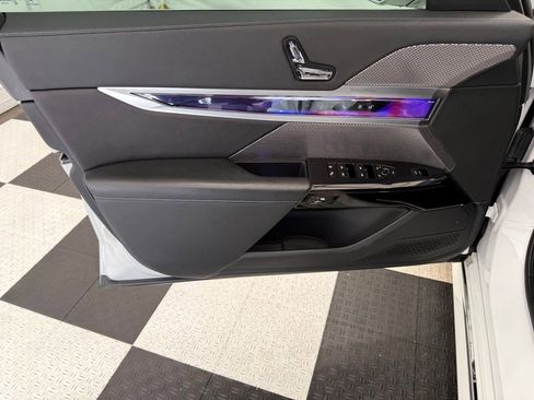 Used 2024 BMW i7 xDrive60 AWD/4WD image 13
