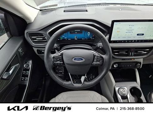 Used 2023 Ford Escape Platinum w/ Premium Technology Package FWD image 13