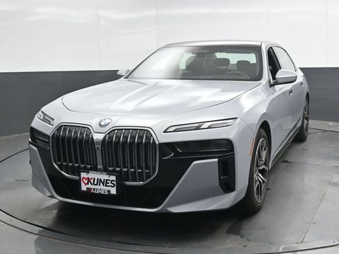 Used 2026 BMW 740i xDrive AWD/4WD image 6