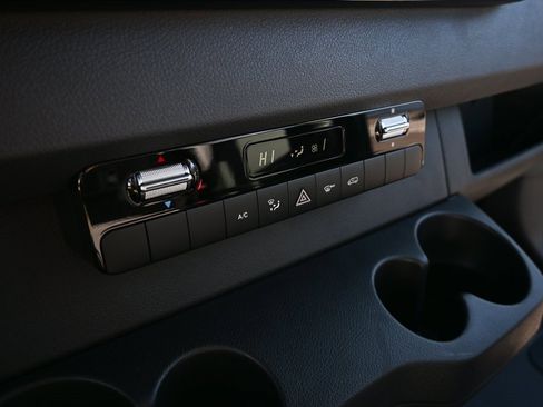 Used 2025 Mercedes-Benz Sprinter 2500 image 15