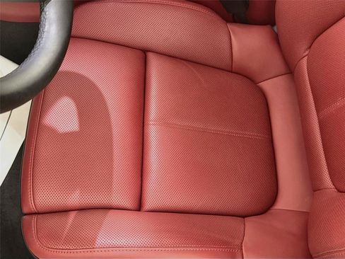 Certified 2026 Porsche Macan S AWD/4WD image 32