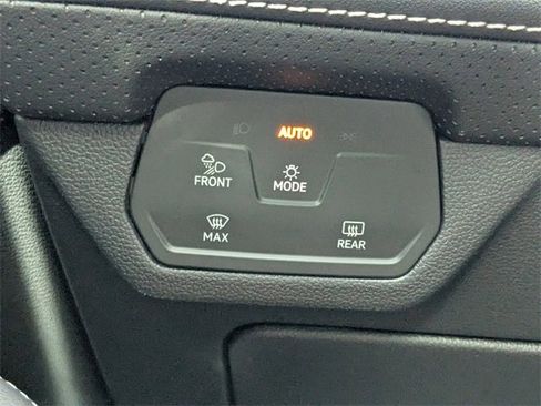 New 2026 Volkswagen Atlas SE image 28