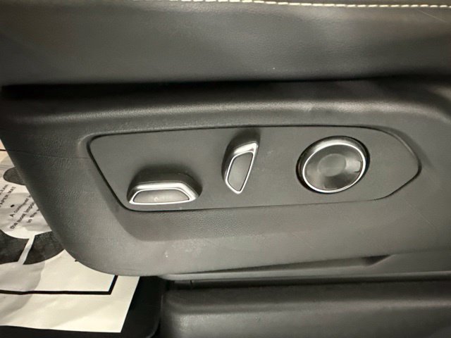 Used 2024 Cadillac Escalade Premium Luxury AWD/4WD image 19