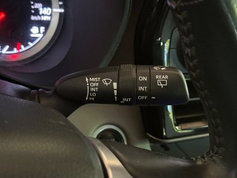 Used 2021 Toyota Highlander LE AWD/4WD image 35