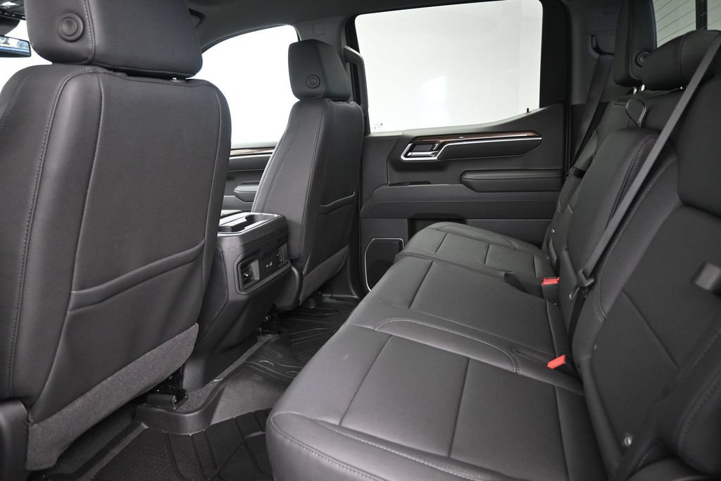 New 2026 Chevrolet Silverado 1500 RST w/ Redline Edition AWD/4WD image 13
