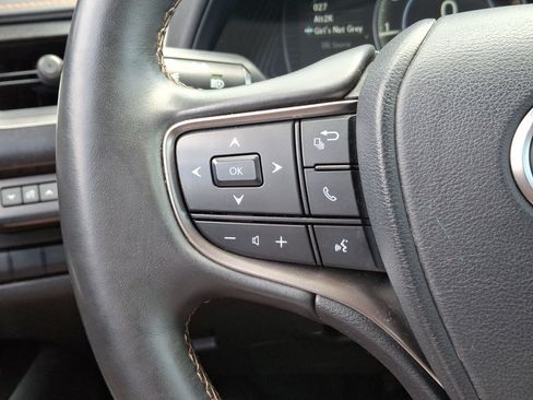Used 2022 Lexus UX 200 w/ Accessory Package (Z1) FWD image 21