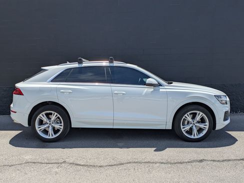 Used 2023 Audi Q8 Premium w/ Convenience Package AWD/4WD image 4
