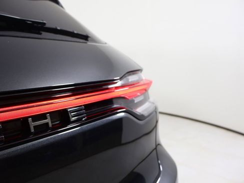 New 2026 Porsche Macan image 13