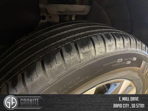 Used 2025 Chevrolet Equinox LT w/ Convenience Package II image 10