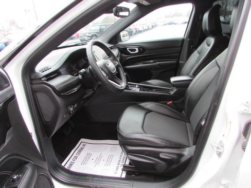 Used 2024 Jeep Compass Latitude w/ Altitude Special Edition image 6