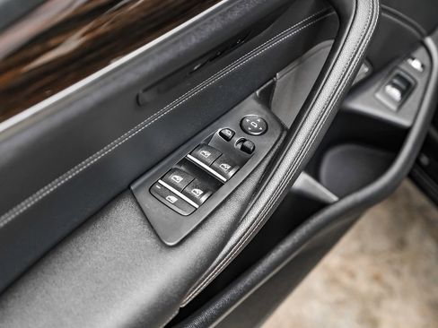 Used 2023 BMW 530e RWD image 41