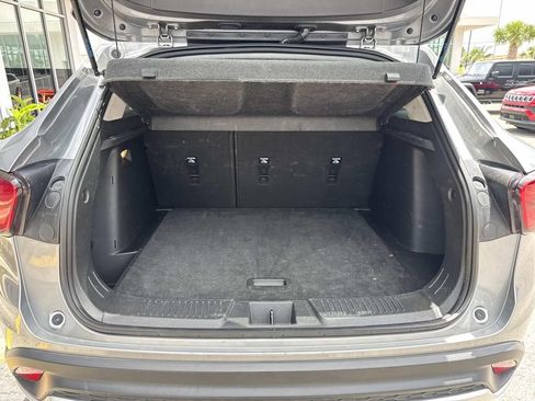 Used 2025 Chevrolet Trax LT FWD image 9