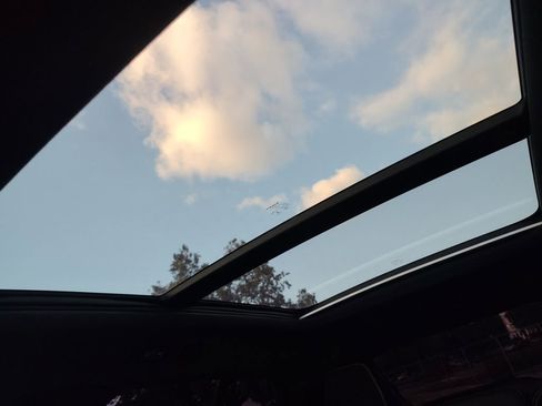 Used 2022 Volvo XC40 T5 R-Design w/ Advanced Package image 7