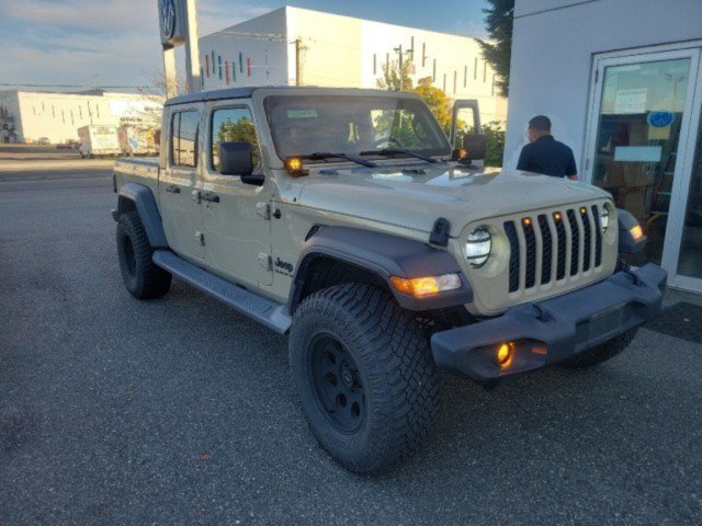 Used 2020 Jeep Gladiator Sport w/ Quick Order Package 24S AWD/4WD image 16
