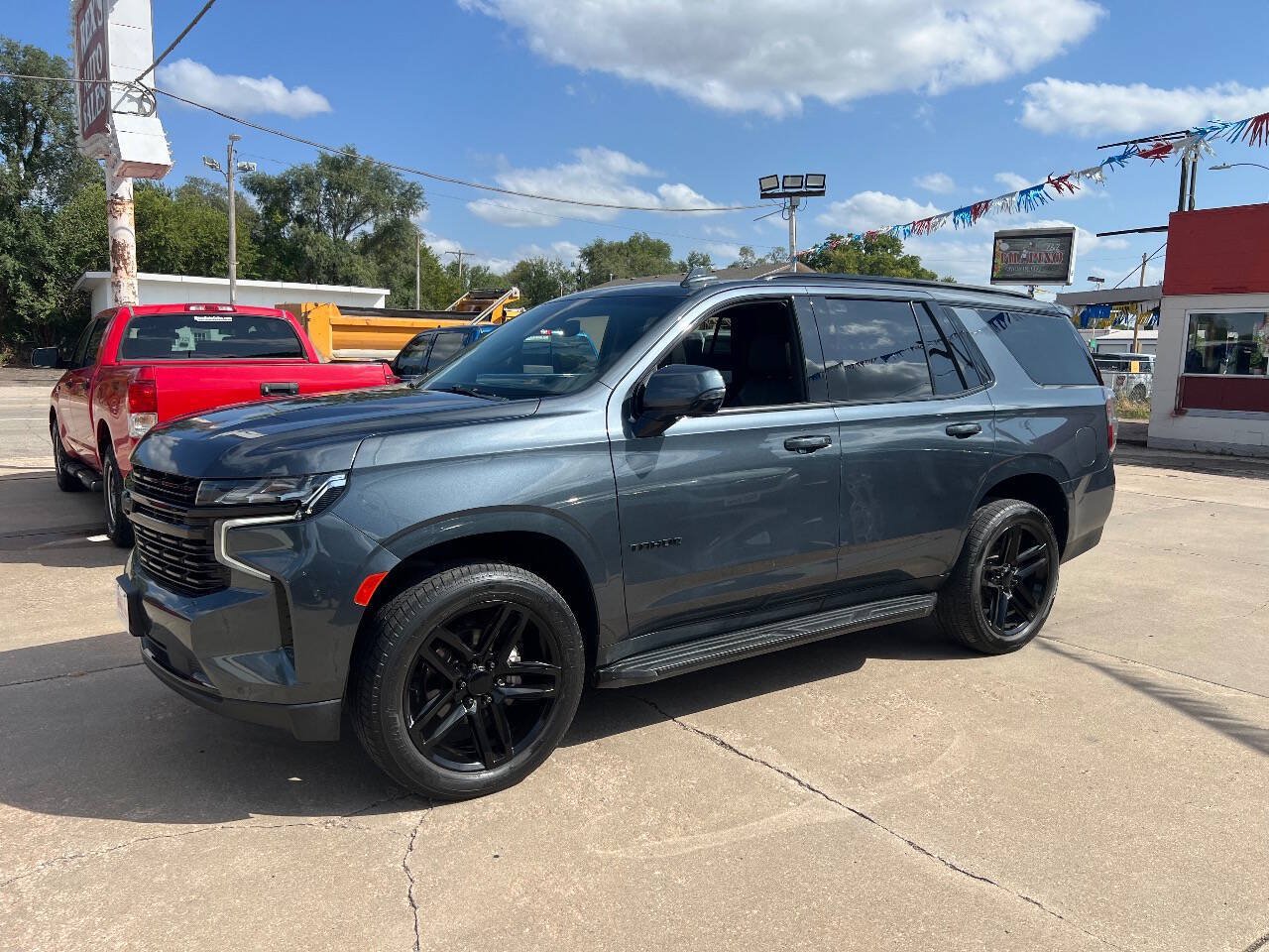 Used 2021 Chevrolet Tahoe RST w/ Luxury Package AWD/4WD image 2