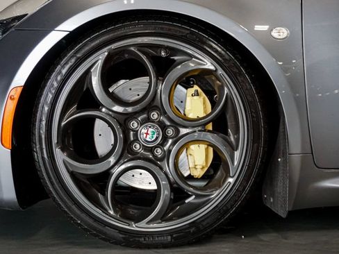 Used 2020 Alfa Romeo 4C Spider w/ Bright Package RWD image 39