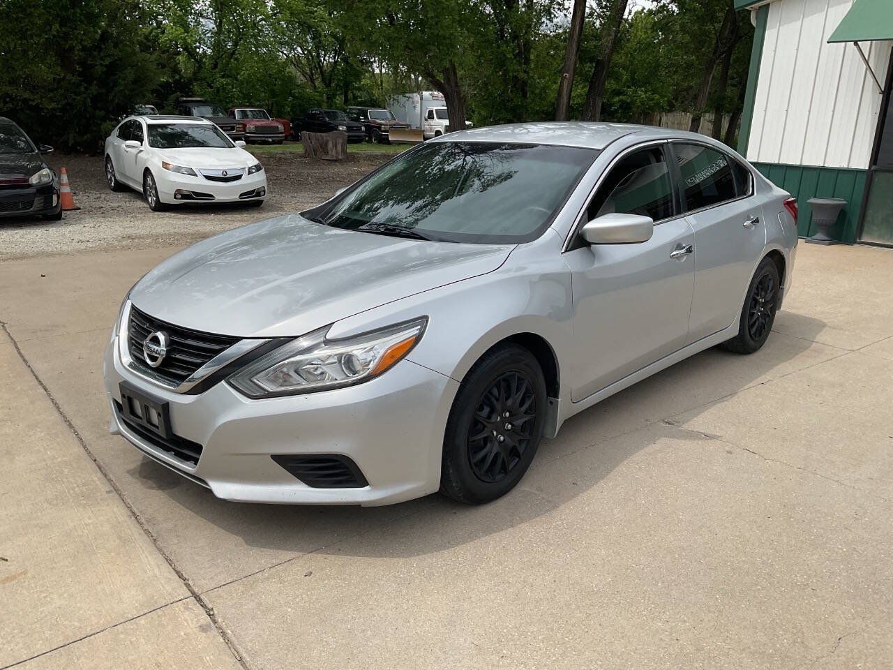 Used 2017 Nissan Altima 2.5 S w/ Power Driver Seat Package FWD image 5