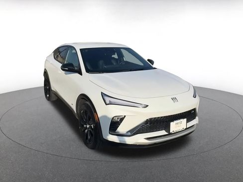 Used 2025 Buick Envista Sport Touring image 3