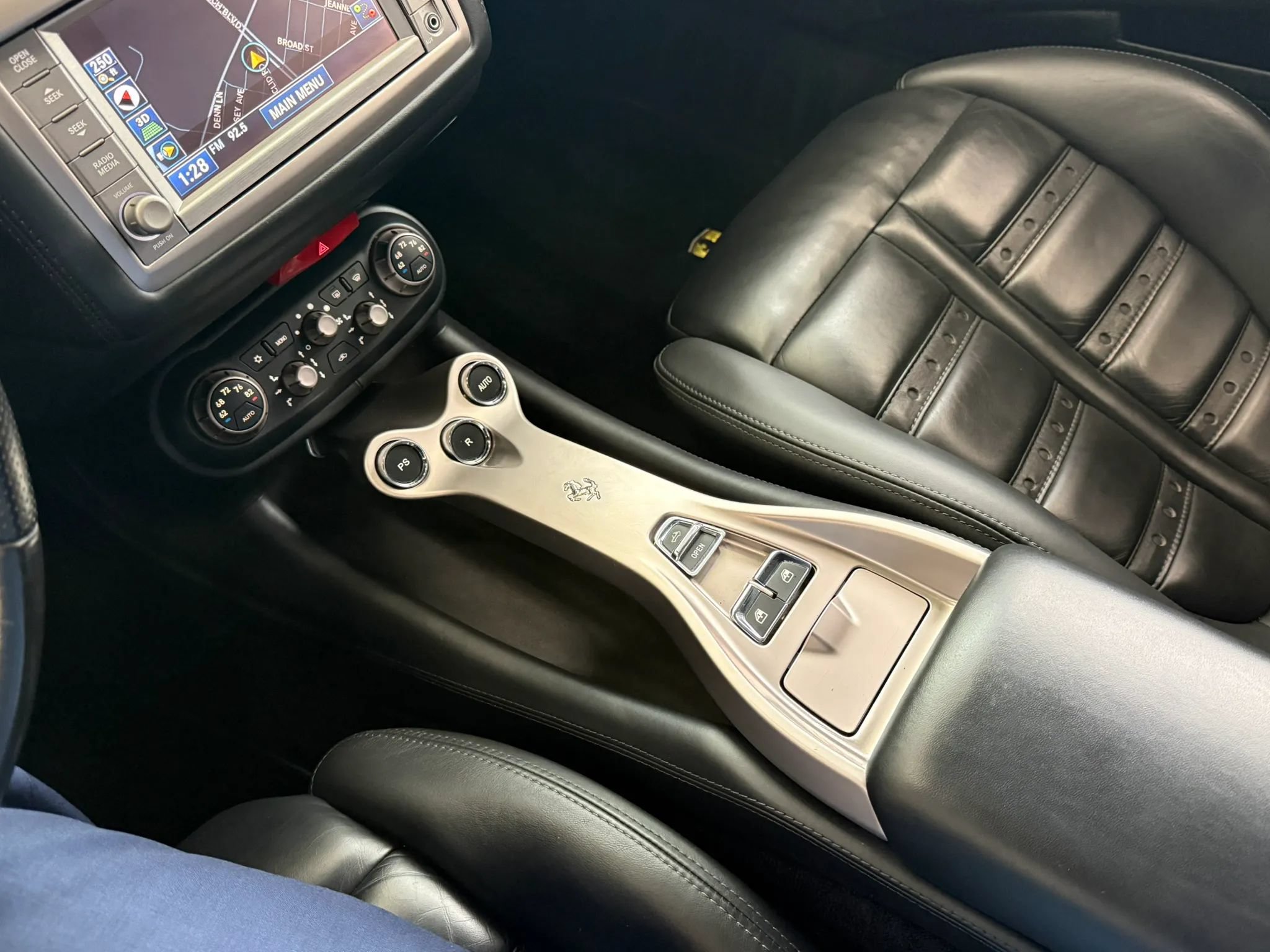 Used 2010 Ferrari California RWD image 14