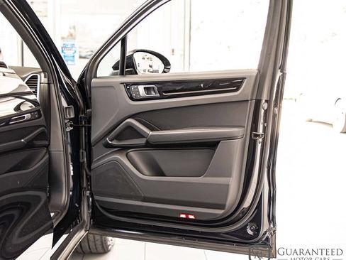 Used 2023 Porsche Cayenne w/ Premium Package AWD/4WD image 41