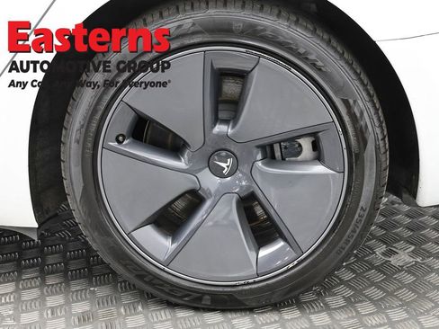 Used 2023 Tesla Model 3 Standard Range image 30