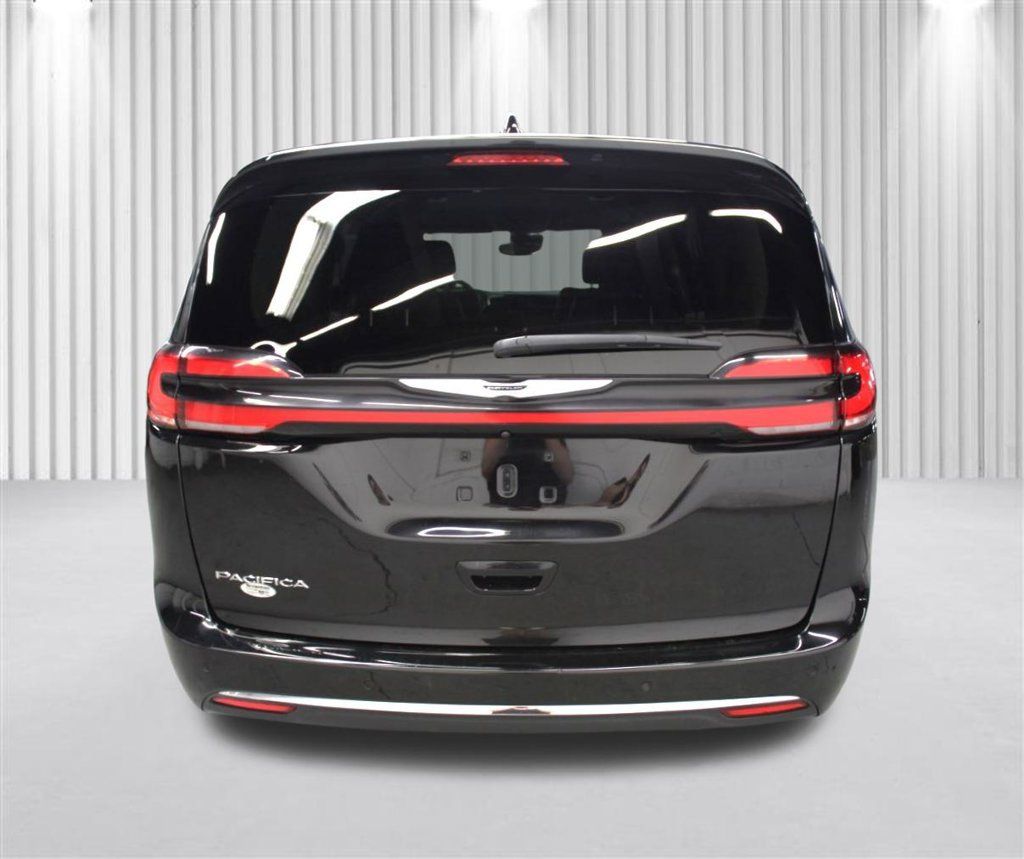 Certified 2024 Chrysler Pacifica Touring-L FWD image 4