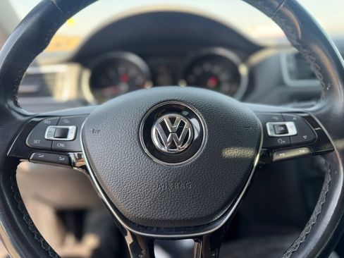 Used 2017 Volkswagen Jetta SE FWD image 12