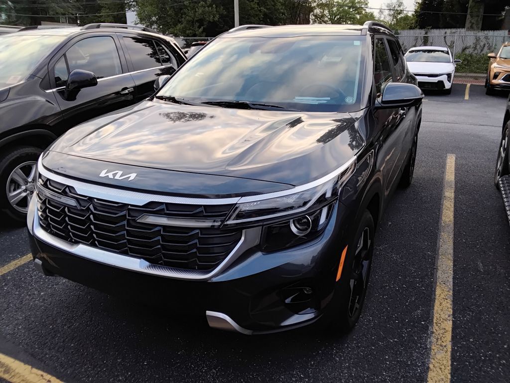 Used 2024 Kia Seltos EX FWD image 7