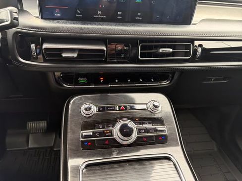 Used 2023 Lincoln Nautilus AWD image 22