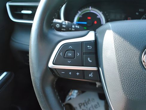 Used 2023 Toyota Highlander XLE AWD/4WD image 16