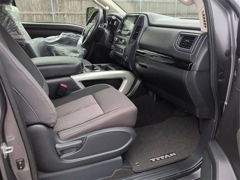 Used 2024 Nissan Titan SV w/ SV Convenience Package image 19