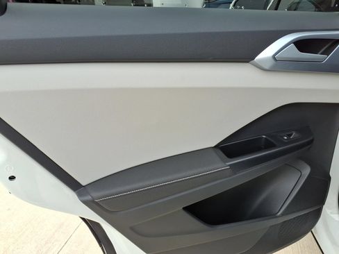Certified 2026 Volkswagen Taos SE FWD image 11