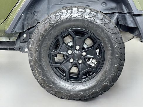 Used 2023 Jeep Wrangler Unlimited Rubicon 4xe AWD/4WD image 11